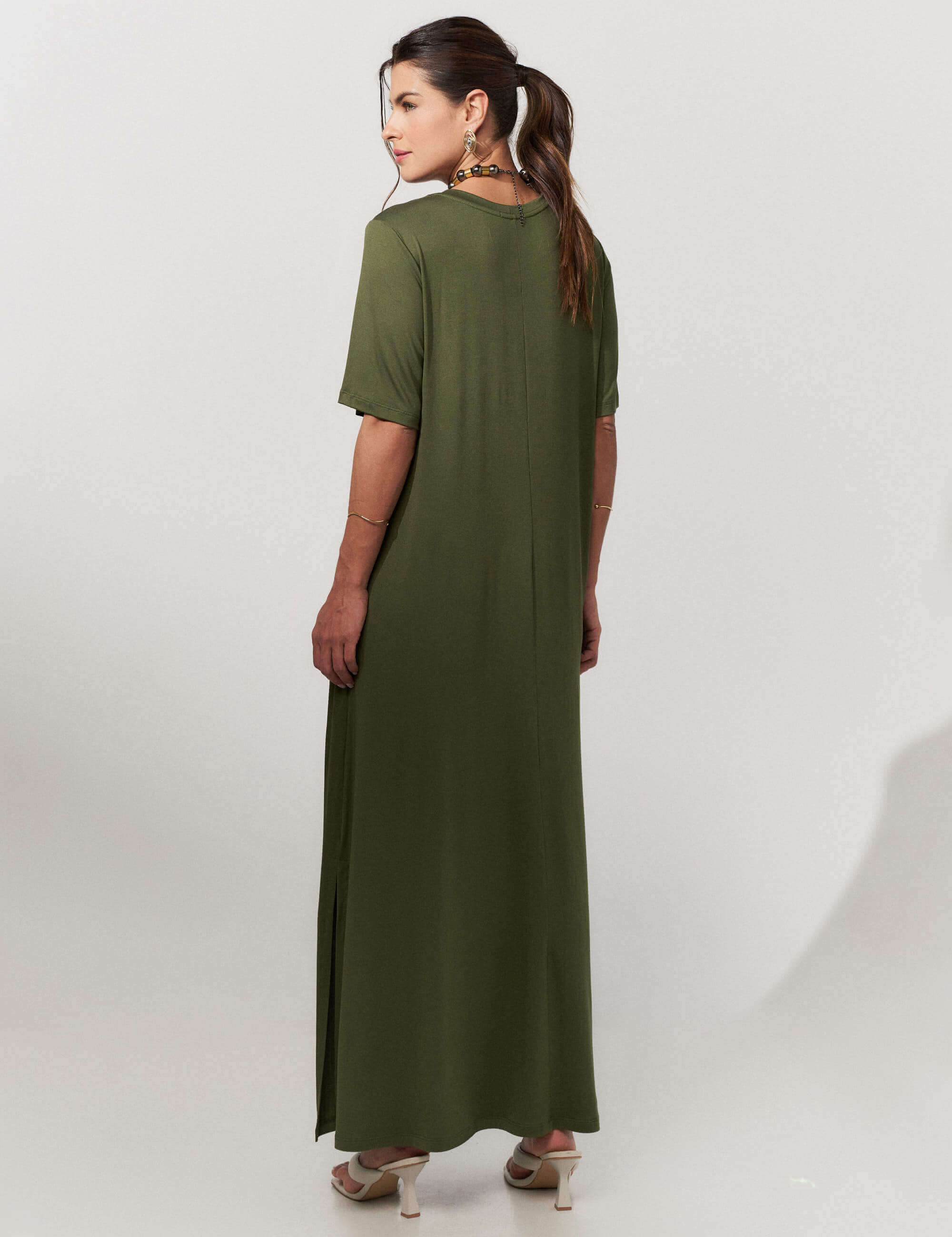 Vestido Longo Liso Feminino de Malha Manga Curta em Verde Militar