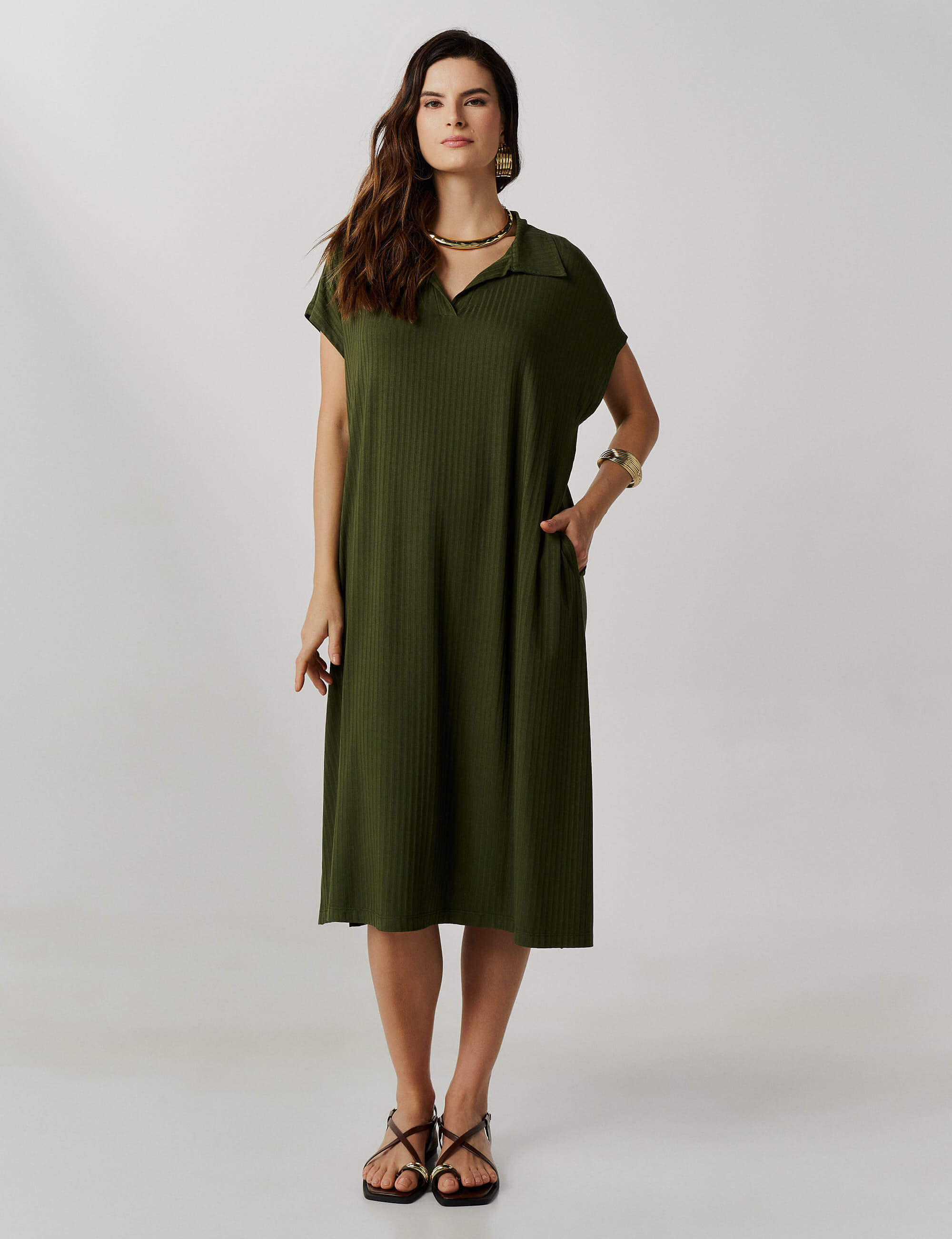 Looks Vestido Midi Canelado Solto Vestido Midi Canelado Verde