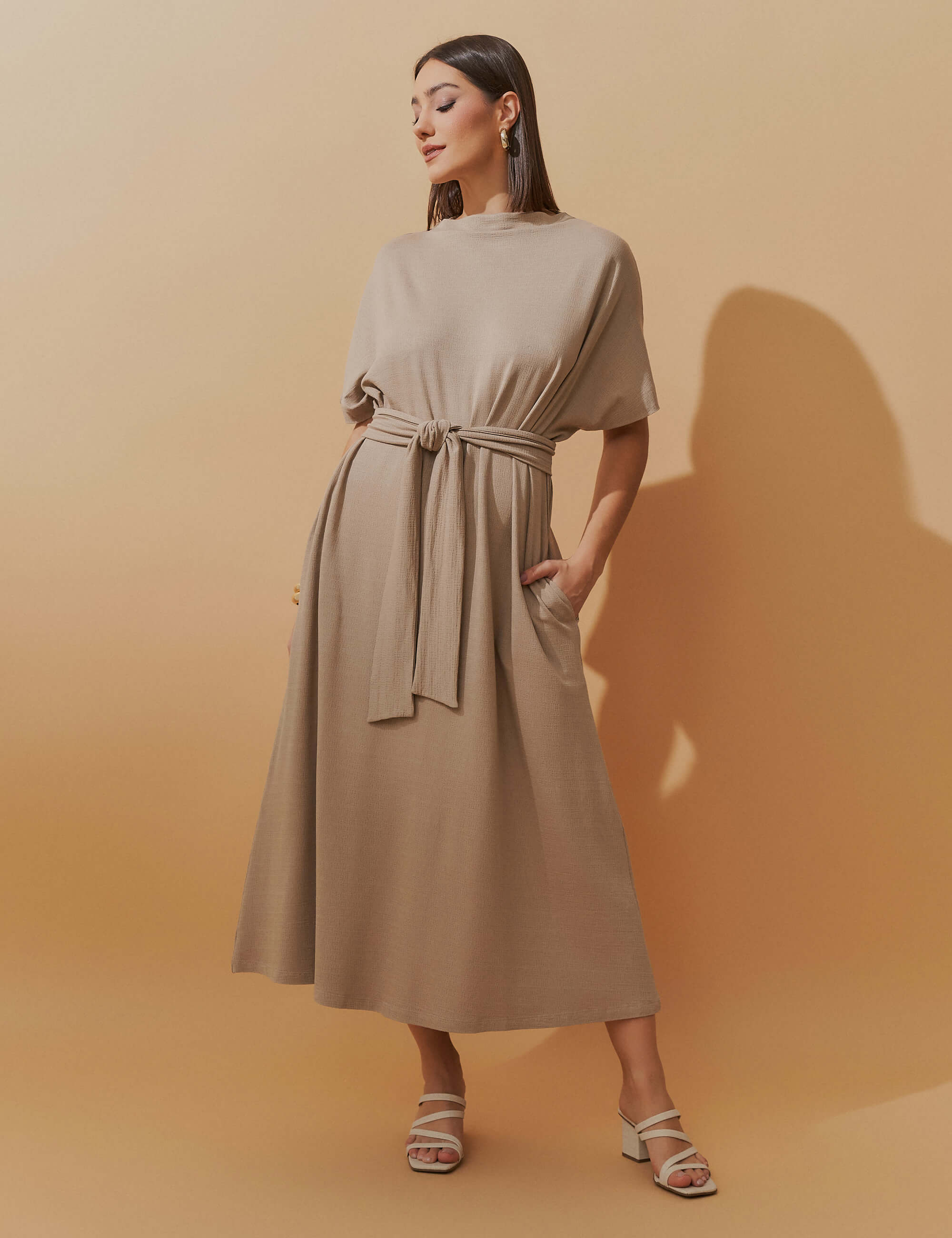 Vestido Midi Elegante na cor Fendi em Malha Lino Vicenza – Midi