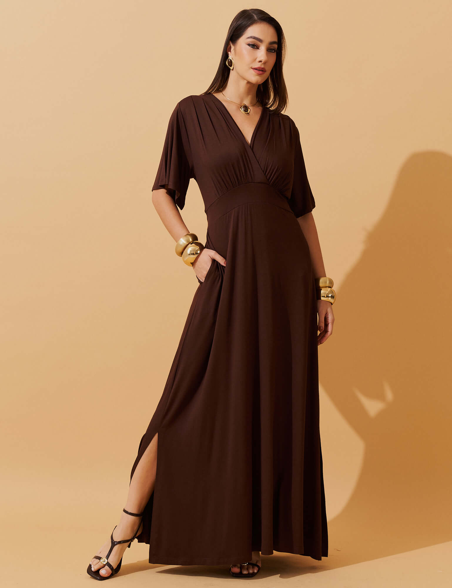 Vestido Longo Marrom Chocolate em Malha MVS com Decote V e Manga